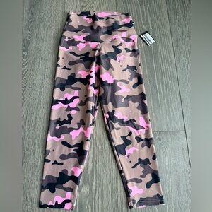 Exotica Camo Crush Pink Performance High Waisted Capri Crop Leggings Size Small